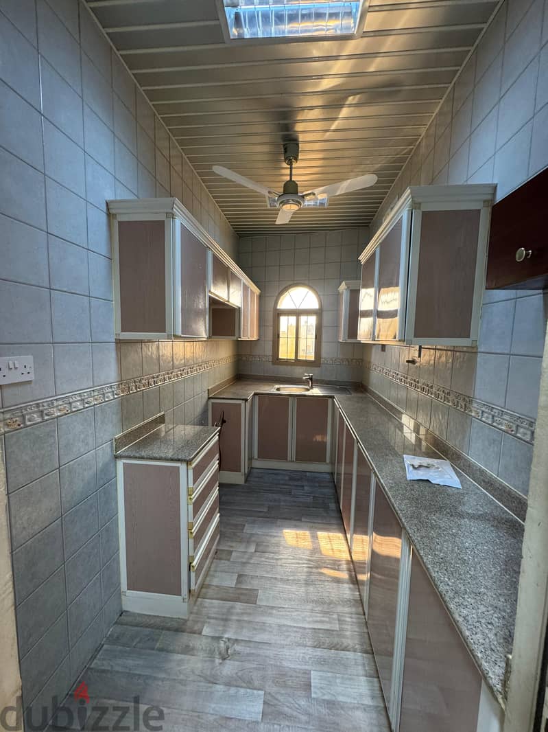 للإيجار شقة في إسكان جدحفص تتكون من غرفتين. . . Apartment for rent in Jid 3