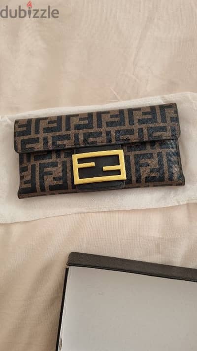 Fendi Baguette Continental Visit > Wallet italist