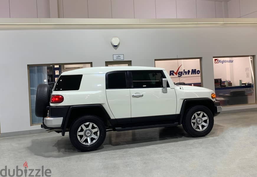 Toyota FJ Cruiser (33,000 Kms) 1