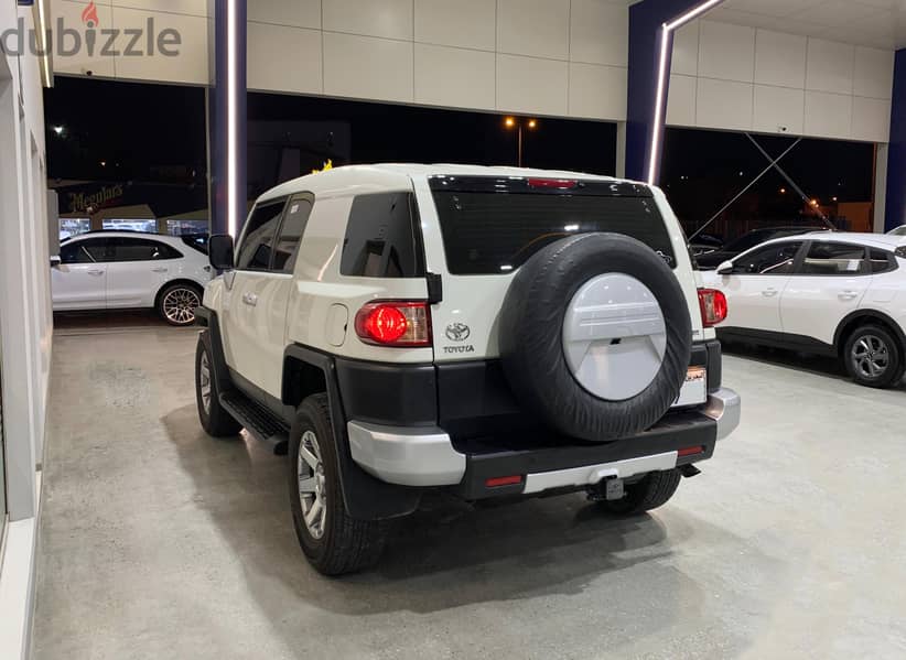 Toyota FJ Cruiser (33,000 Kms) 2