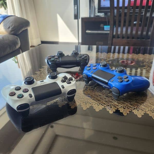 PS5/PS4 controllers 1