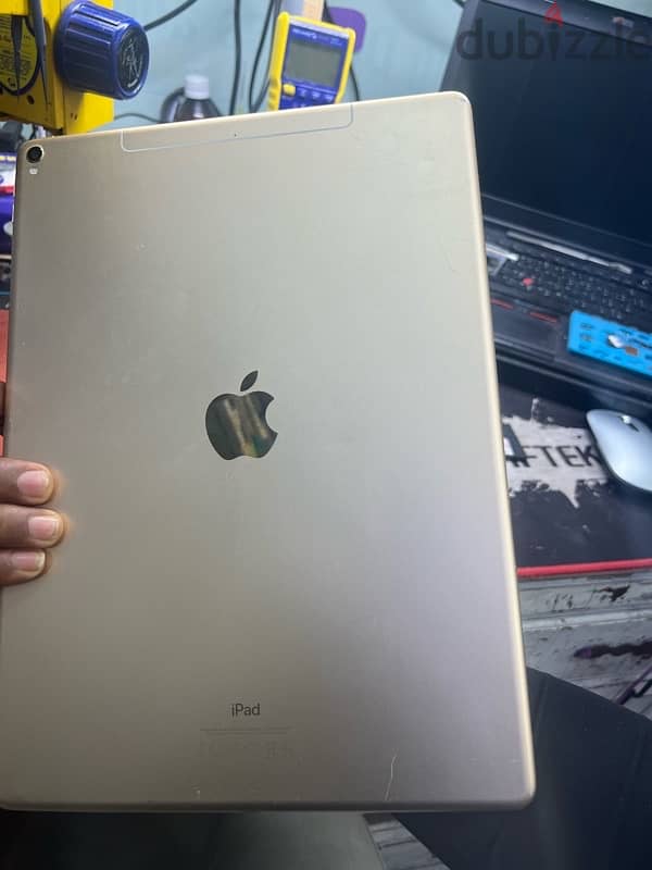 iPad Pro (12.9-inch) (2nd generation ) 1