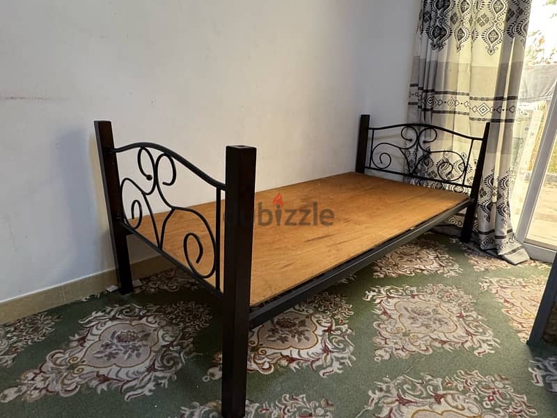 urgent sale single bed good condition 1