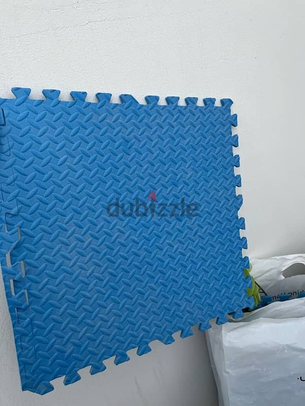 20 pieces of this blue floor cover 0