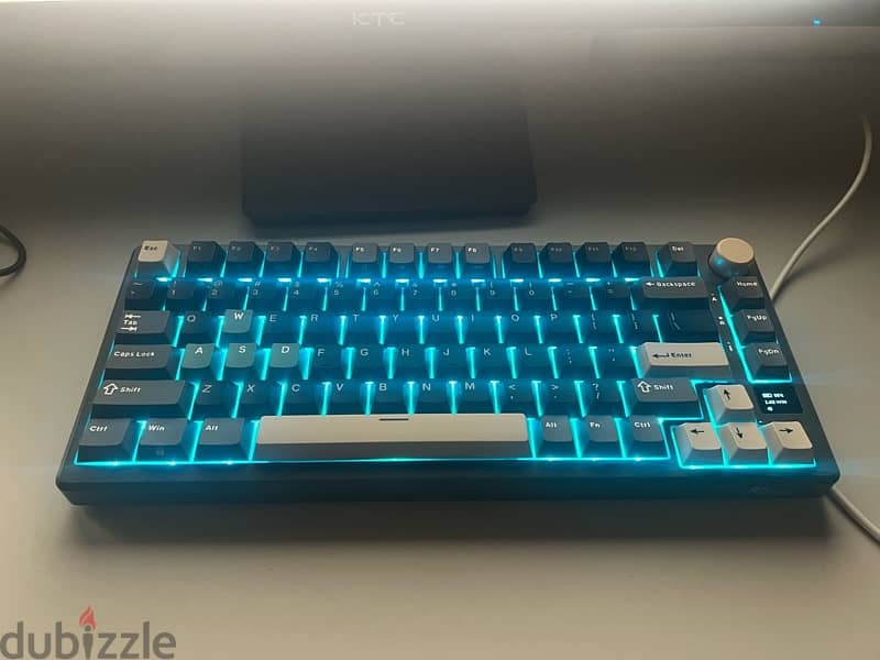 Royal Kludge M75 Wireless RGB Mechanical Keyboard - Silver Switch 2