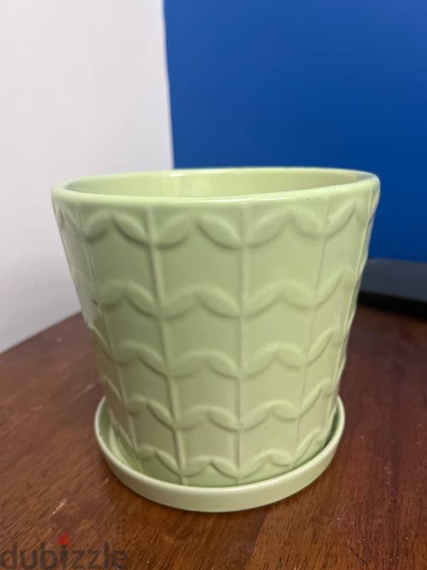 sage green flower pot with under plate 1