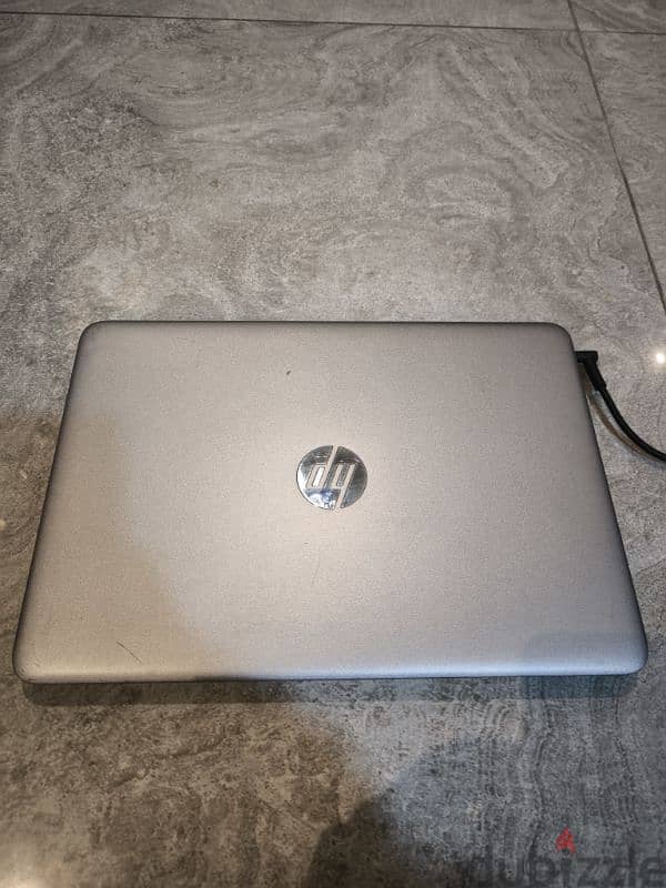 لابتوب hp core i7-6th 8gb ram 128ssd فقط يعمل على شاحن 1