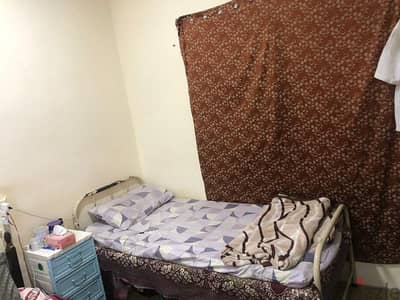 Room for rent and bed space available