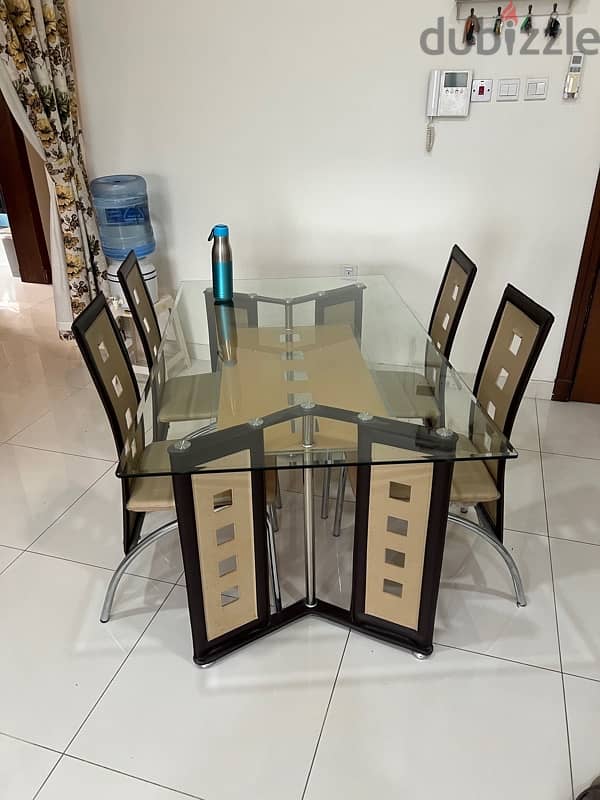 4 seater dinning table for sale 0