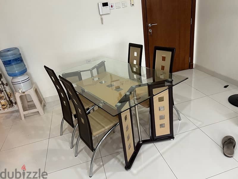 4 seater dinning table for sale 2