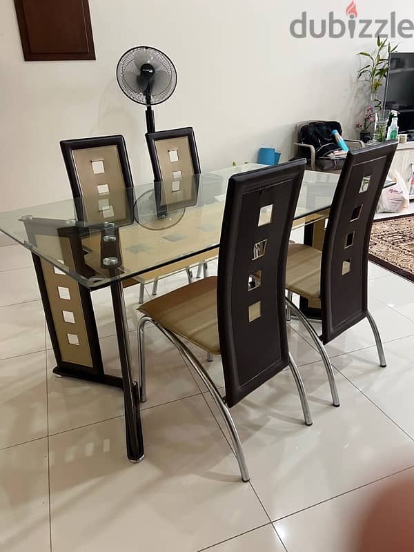 4 seater dinning table for sale 3