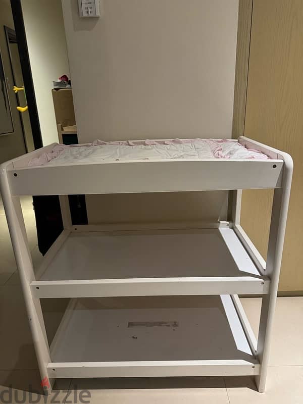 baby changing table 0