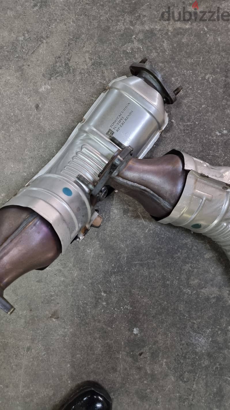 2007-2013 Infiniti G25 G35  G37 Catalytic Converters 1