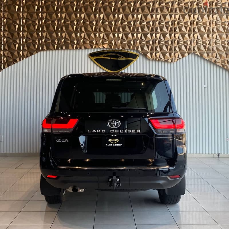 Toyota Land Cruiser 2023 GXR V6 3