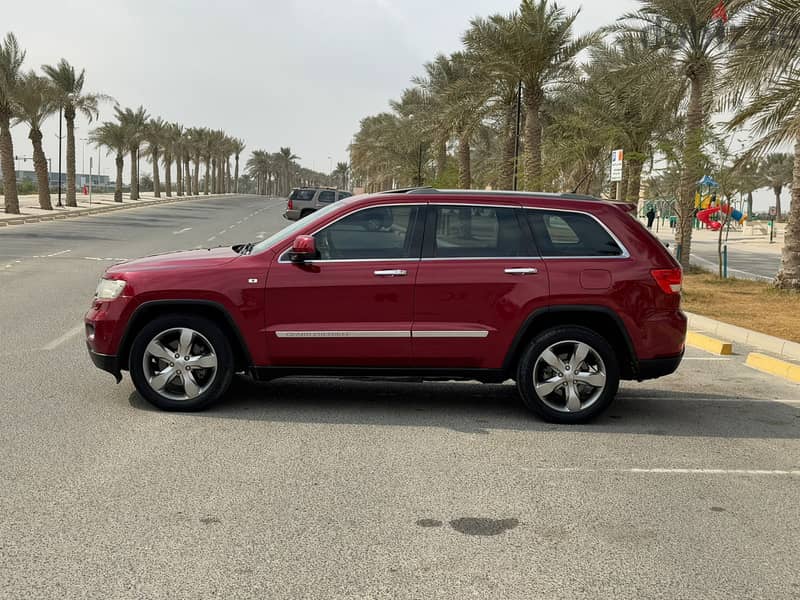 Jeep Grand Cherokee 2012 Limited (Maroon) 5