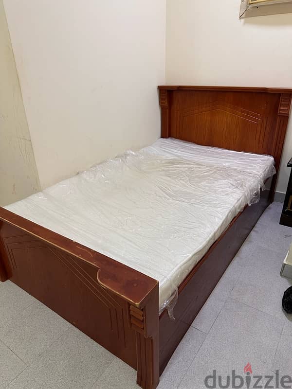 Queen size bed for sale with mattress 2