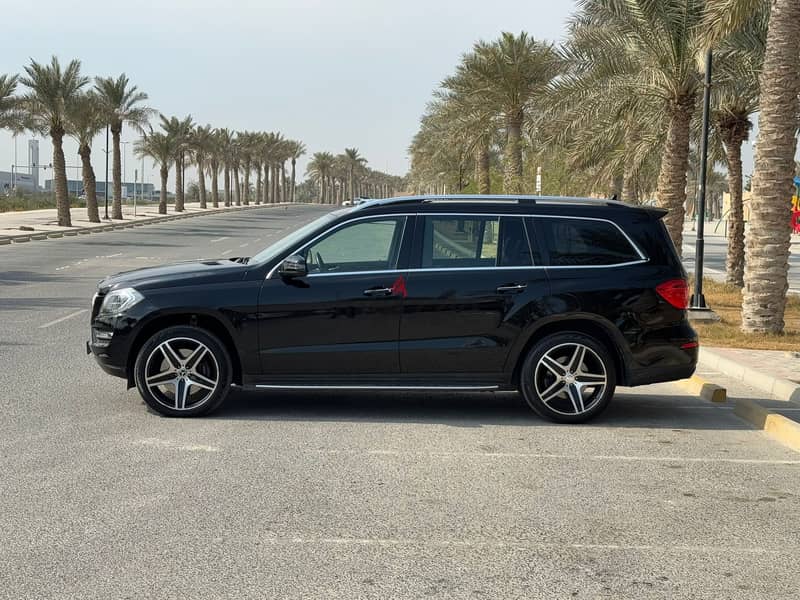 Mercedes-Benz GL 500 2015 GL 500 (Black) 1