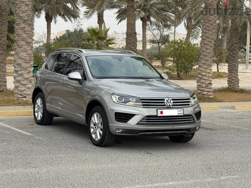 Volkswagen Touareg 2016 Touareg (Silver) 1