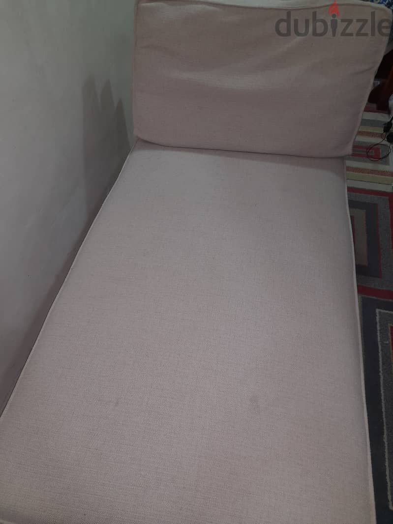 كرسى سرير بحالة ممتازة للبيع/ Seat bed for sale 2