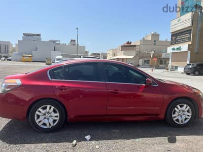 Nissan Altima 2011 Lady driven car, Neat Interior