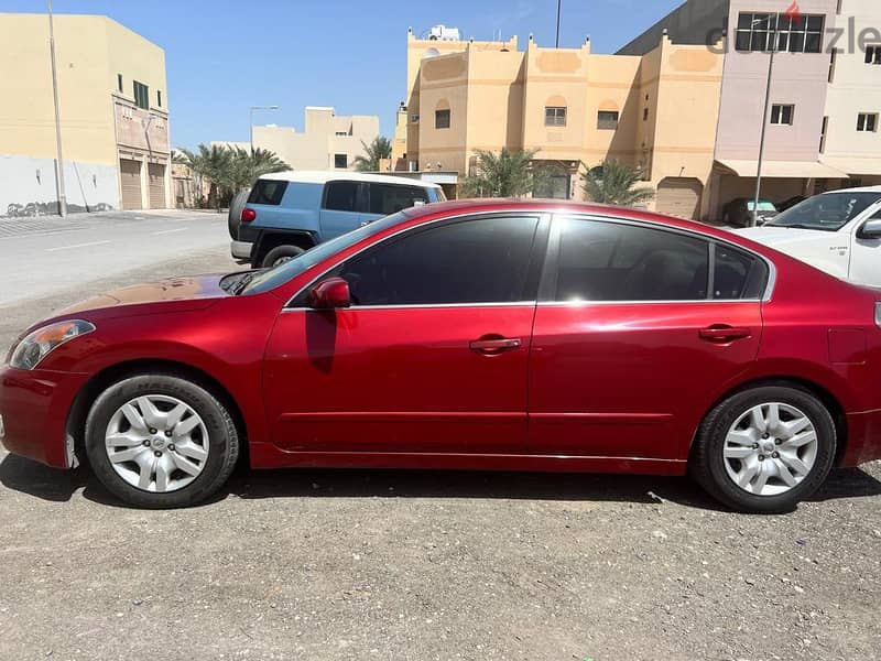 Nissan Altima 2011 Lady driven car, Neat Interior 1