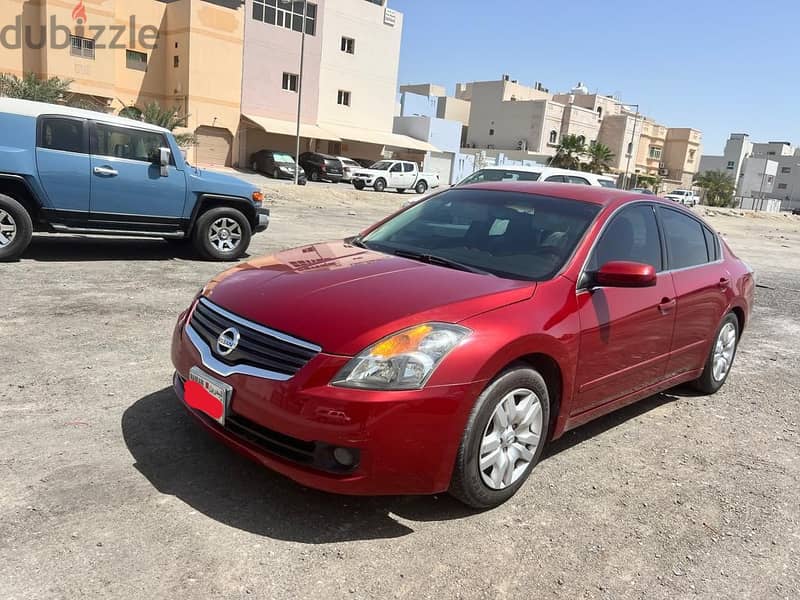 Nissan Altima 2011 Lady driven car, Neat Interior 4