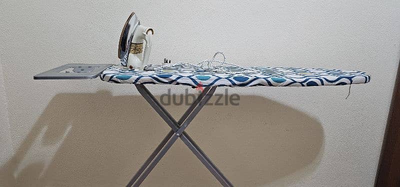 Panasonic iron with ironing table 0