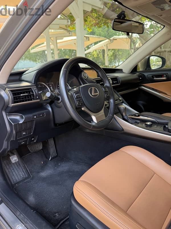 Lexus IS 300 2019  agent maintained 4