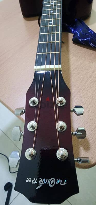 Accoustic Guitar for sale 38 inch at 50 BHD/Used 3 pr 4 times/Like new 8