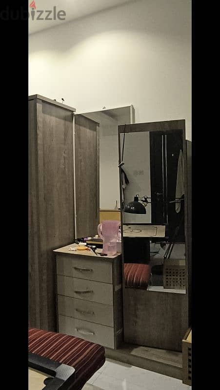 4 door cupboard with dressing table 1