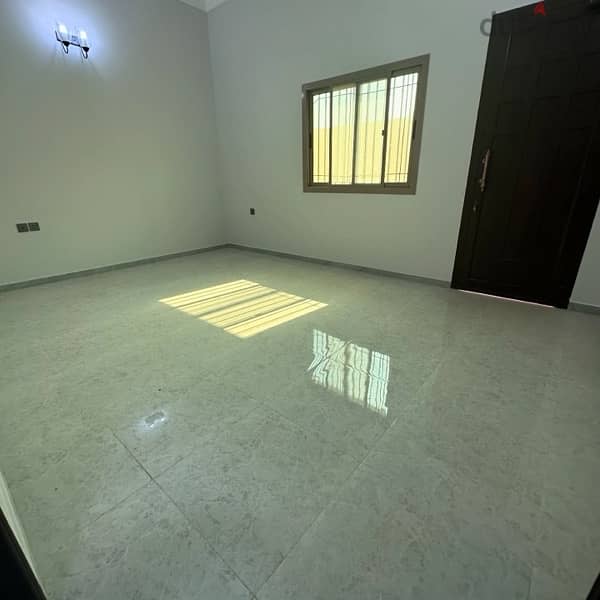 للاجار شقة  ارضية شامل قرب مسجد النصف / included flat in bukawarah 5