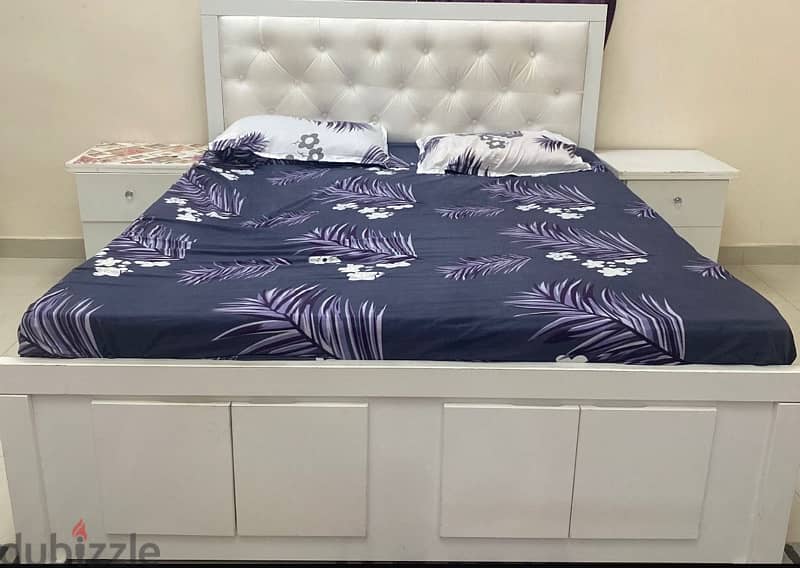 bed with mattress and 2 side table 0