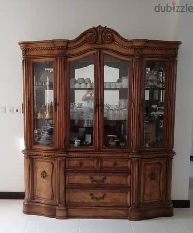 elegant display hutch - خزانة عرض بوفيه مميزة