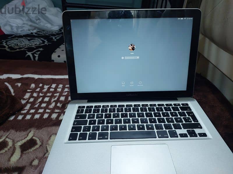 apple laptop 0