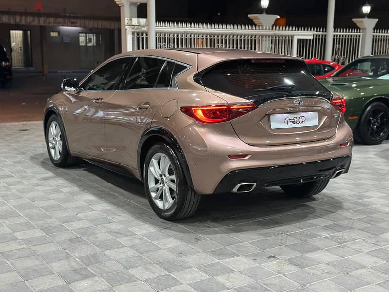 Infiniti Q30 2019 9