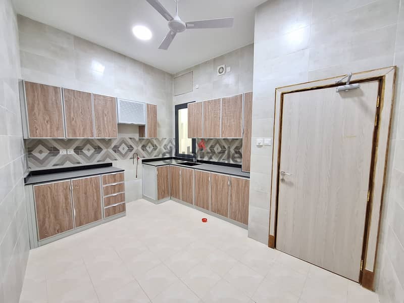 Brand new!!! l 3 Bhk, 4 Bathroom | Ultra-Modern | Near Seef Mall Arad 9