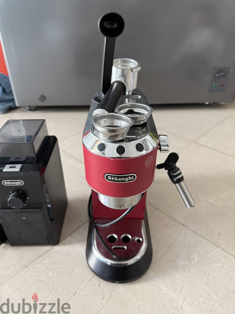 Coffee machine with grinder 1