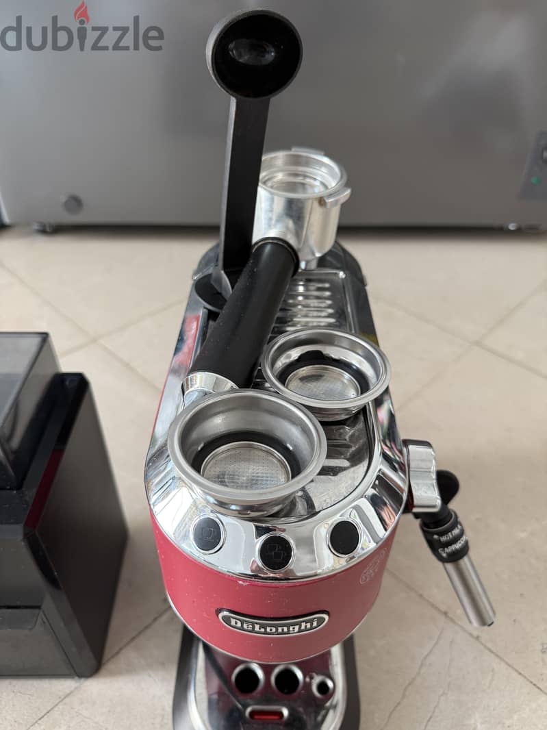 Coffee machine with grinder 2