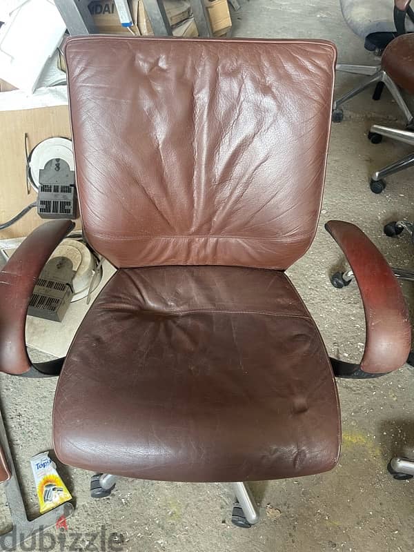 office chairs (100 pices Available) 1