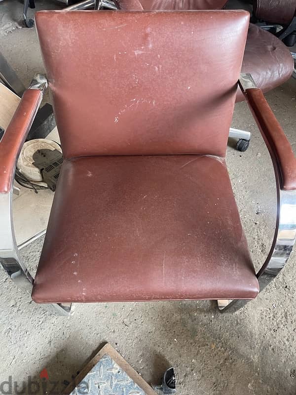 office chairs (100 pices Available) 2