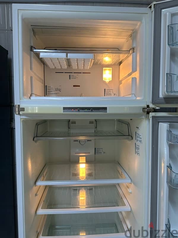 fridge in excellent working 2