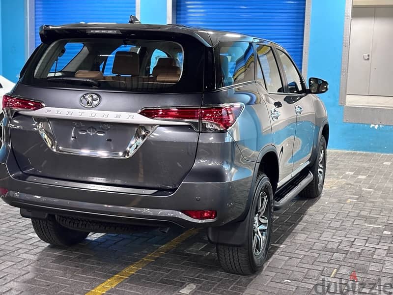 Toyota Fortuner V4 2024 4