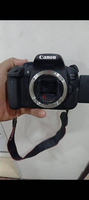 كاميرا كانون EOS 700 D