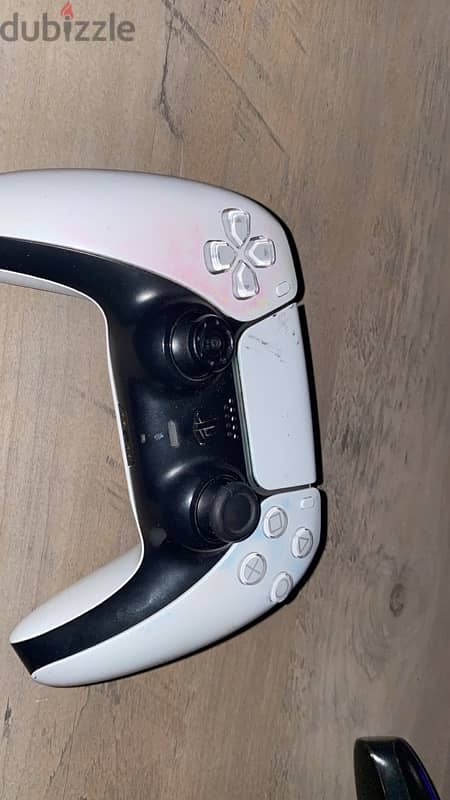 black and white ps5 controllers 2