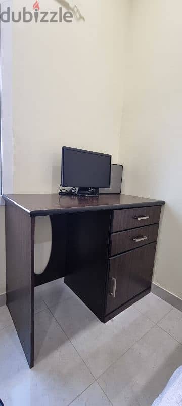 Dell CPU Unit with Benq Desktop & Computer table