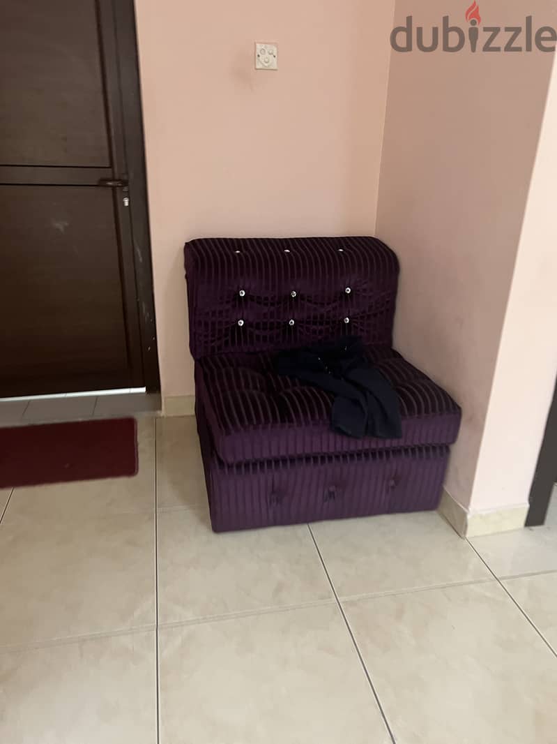 Ladies salon for sale in riffa with furniture with whole saloon withou 6