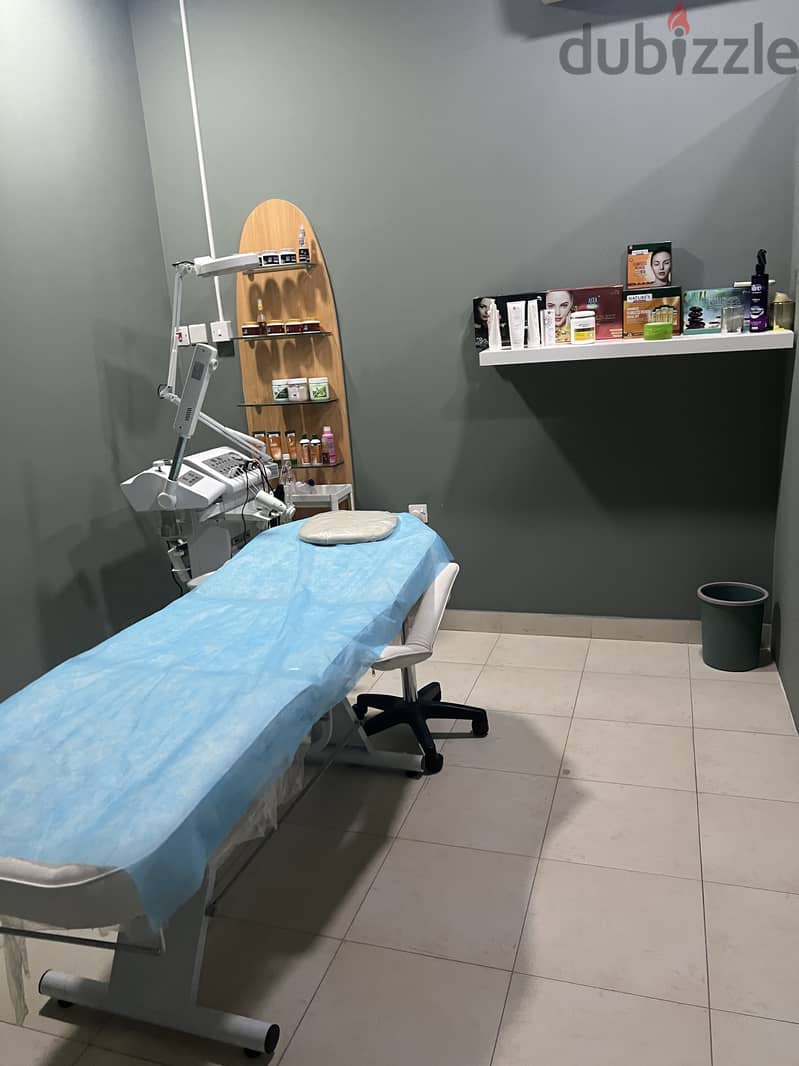 Ladies salon for sale in riffa with furniture with whole saloon withou 11