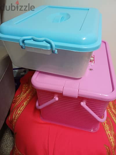 Plastic containers both for 7bd