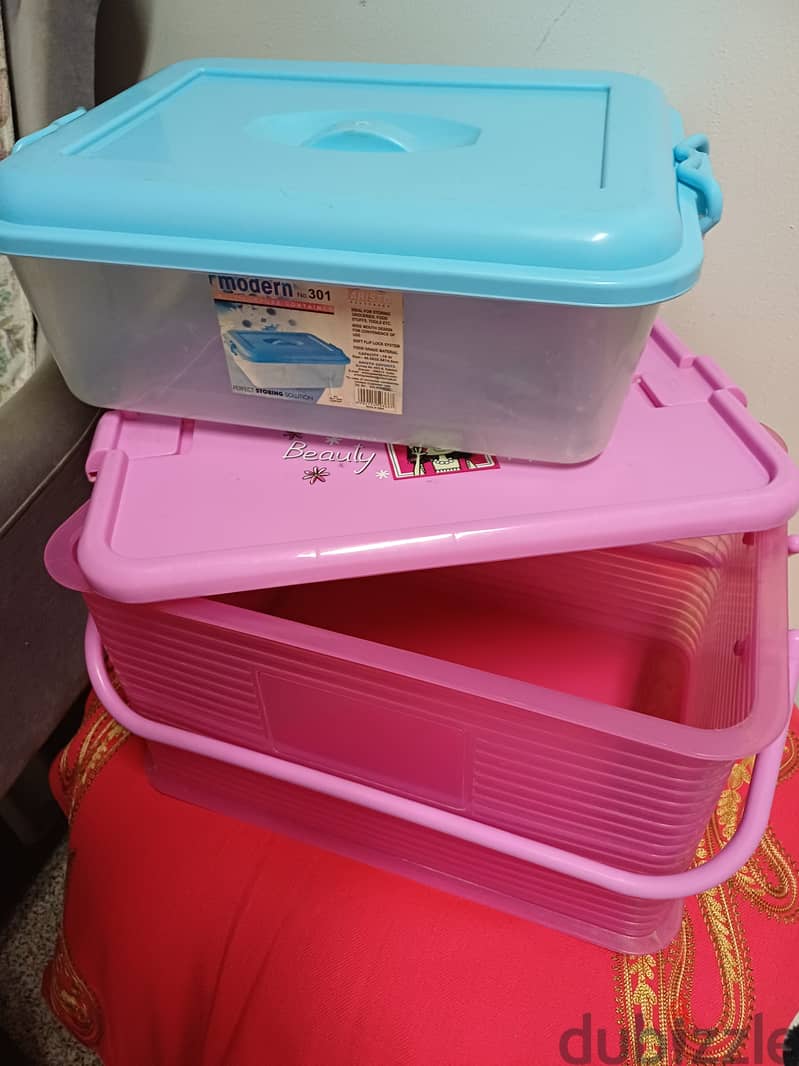 Plastic containers both for 7bd 1