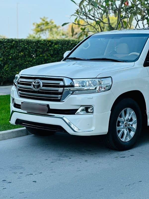 TOYOTA LAND CRUISER GXR V6 4WD 4×4Year-2016. Single owner used 8 seater 11